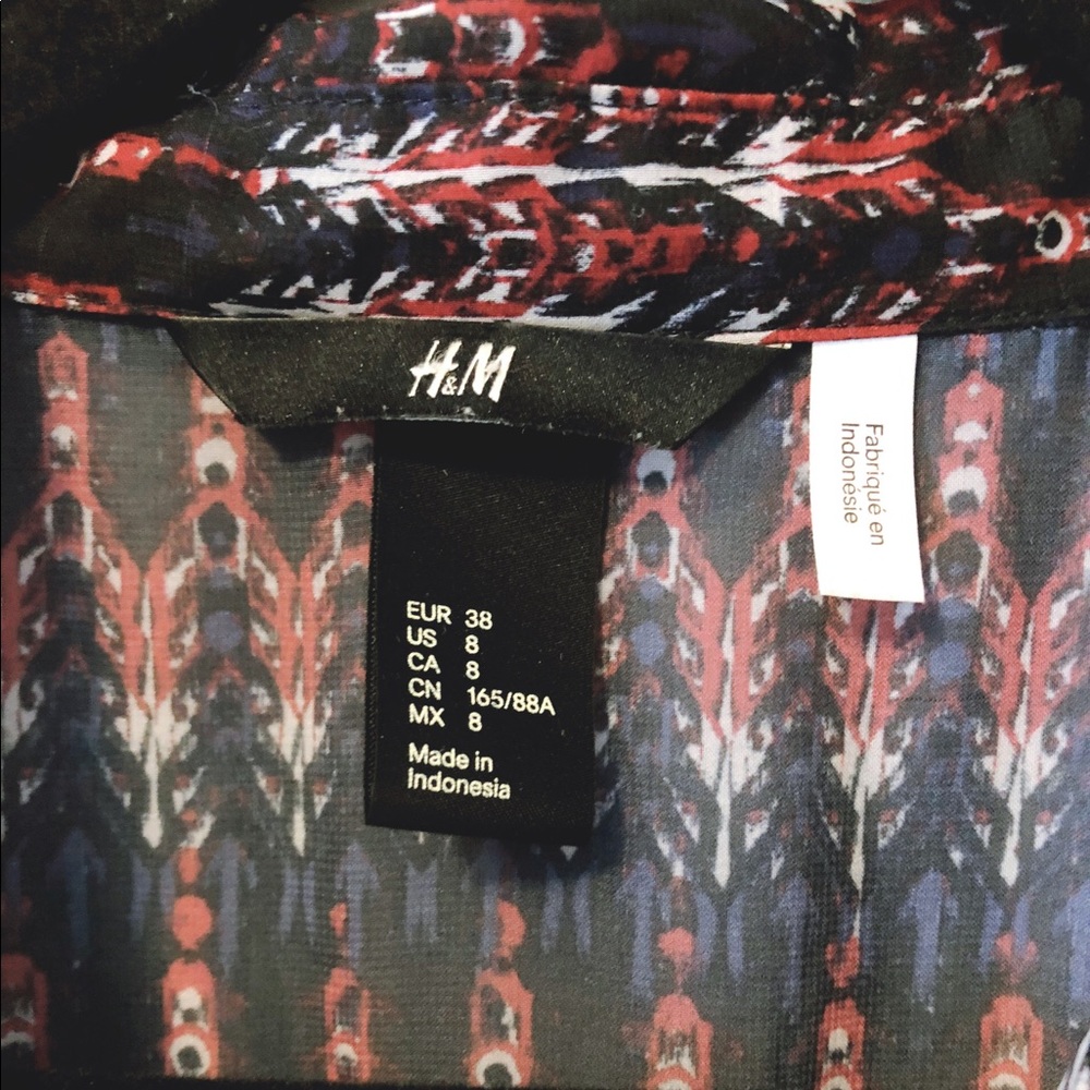 H&M | Sleeveless Button-Up Top - Picture 3 of 6